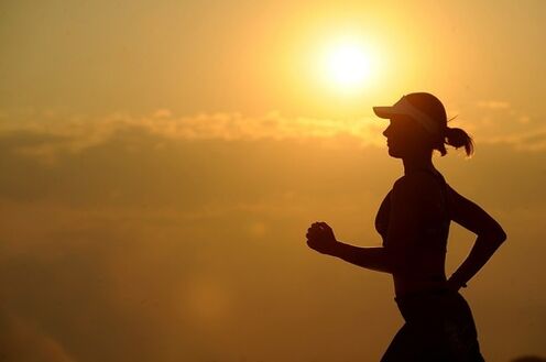 لا يمكن ممارسة رياضة الجري لإنقاص الوزن في الصباح فحسب، بل في المساء أيضًا. 