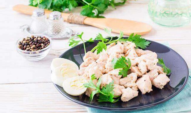 دجاج تندرلوين بالطهي البطيء - عشاء مغذي لنظام غذائي منخفض الكربوهيدرات